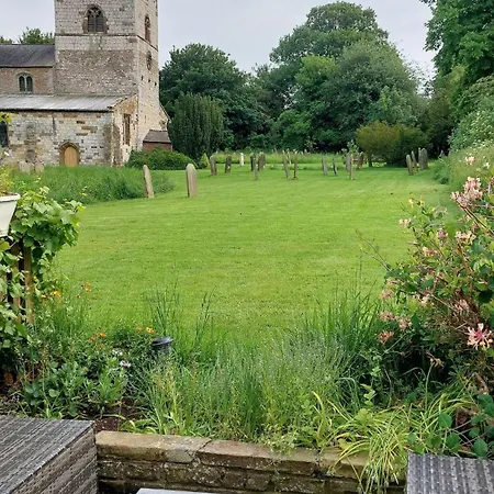 Dog Friendly Cute In N Yorks Village 10 Miles Nth Of York * Sheriff Hutton