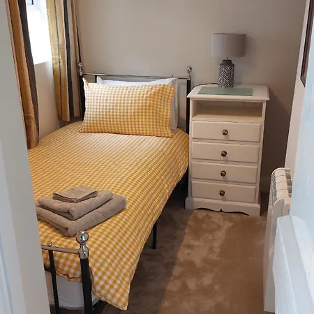 Dog Friendly Cute In N Yorks Village 10 Miles Nth Of York *