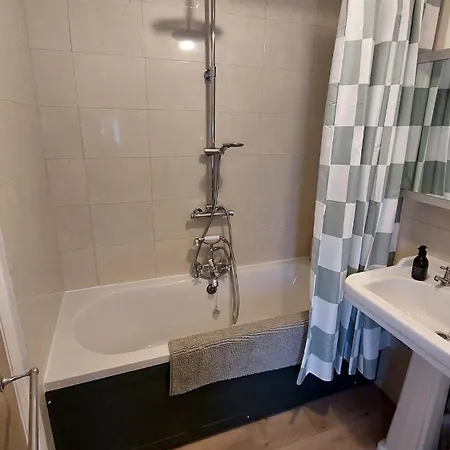Dog Friendly Cute In N Yorks Village 10 Miles Nth Of York